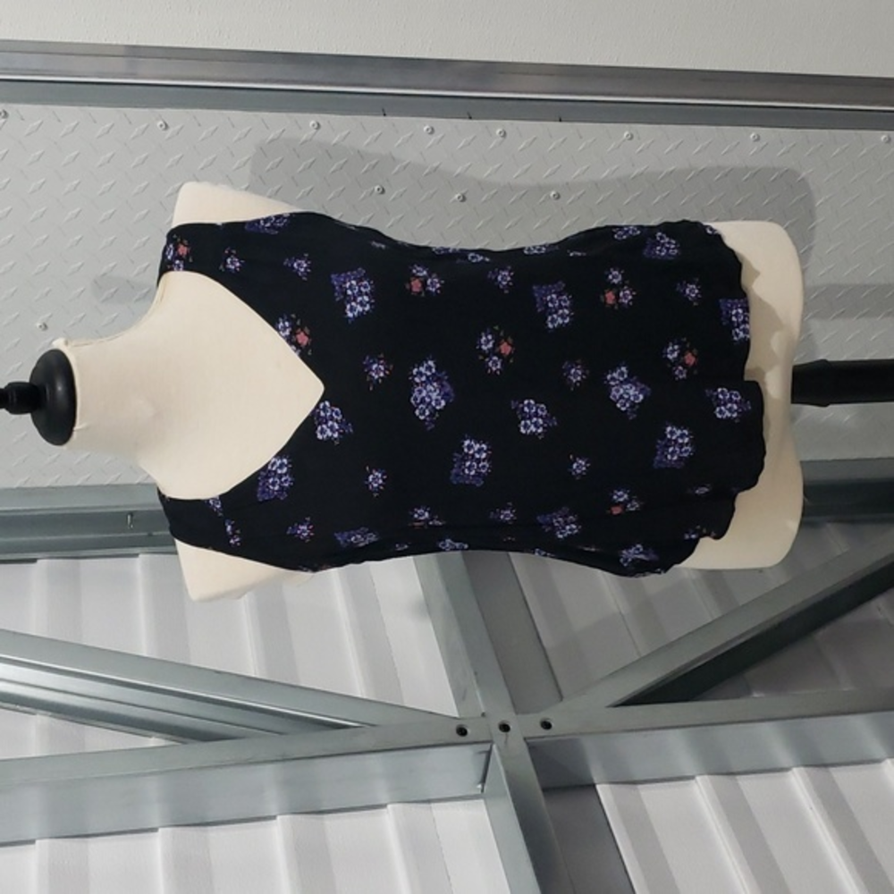 Old Navy Blackโ floral tank top size Medium